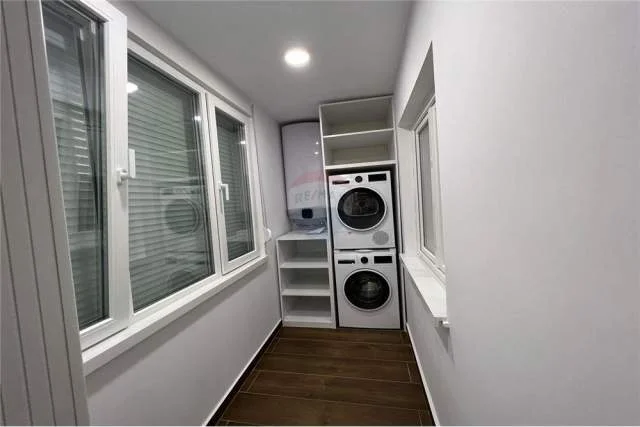 Tirane, jepet me qera apartament 2+1+A+BLK Kati 1, 130 m² 1.500 Euro (Bllok)