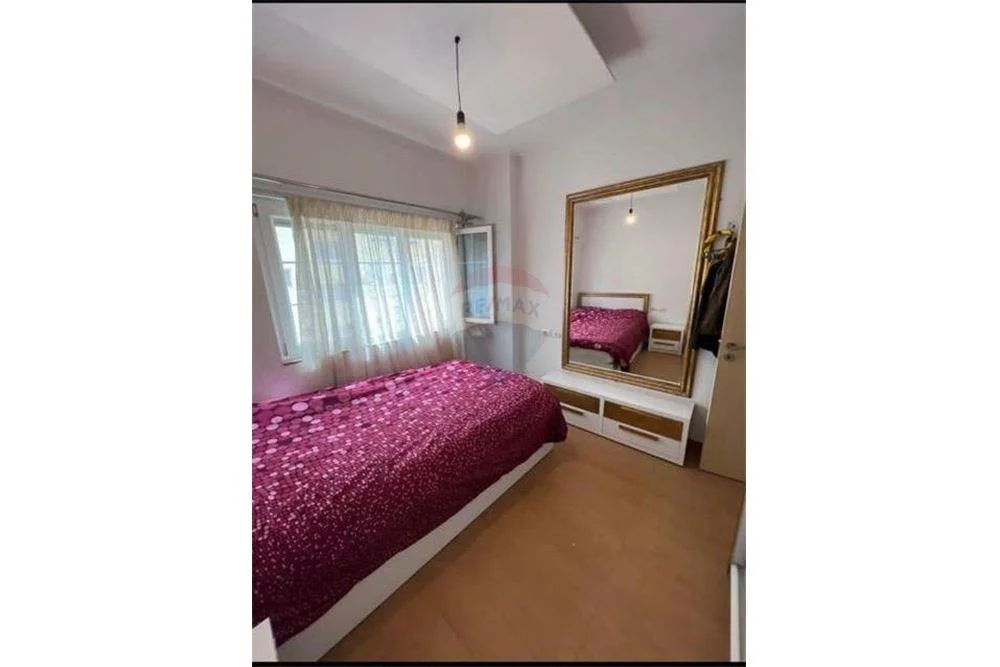 Jepet apartament 2+1 me qira ne Yzberisht , prane Amerikan 3 .