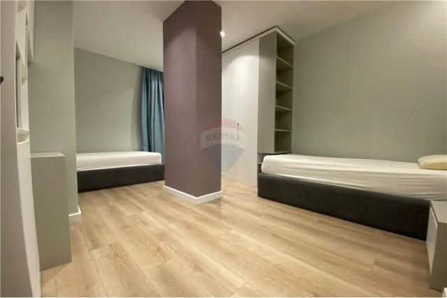Tirane, jepet me qera apartament 2+1+A Kati 3, 110 m² 1.300 Euro (Rr. Kosovareve)