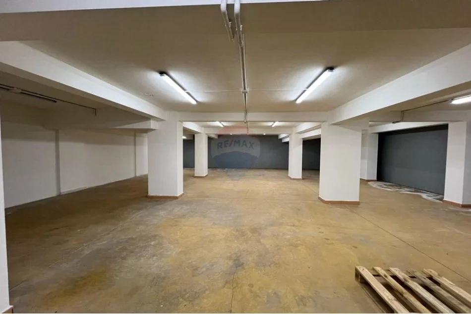 Tirane, shitet ambjent biznesi , 386 m² 350.000 € (Rruga Riza Cerova)