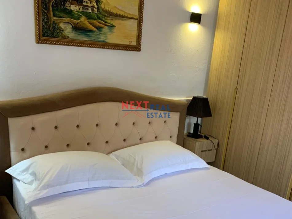 Vlore, jepet me qera apartament 1+1 , 400 € (LUNGOMARE)