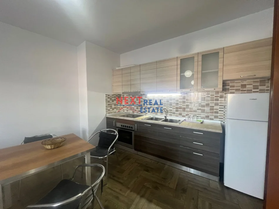 Vlore, jepet me qera apartament 1+1+Ballkon Kati 4, 300 € (XHAMIA, VLORE)