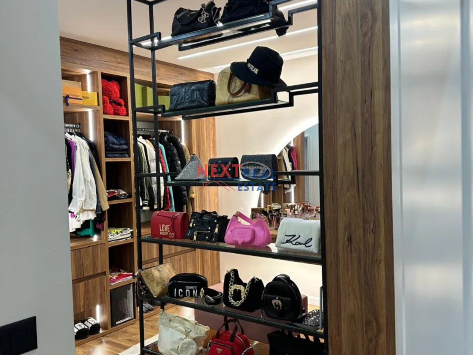 Vlore, shitet apartament 1+1+Aneks+Ballkon , 124 m² 250.000 € (TRANSBALLKANIKE)