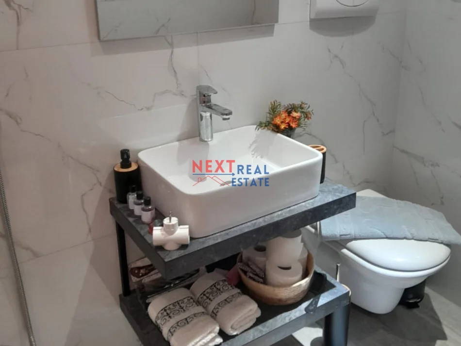 Vlore, jepet me qera garsonier 1+1+Ballkon , 40 m² 400 € (LUNGOMARE)