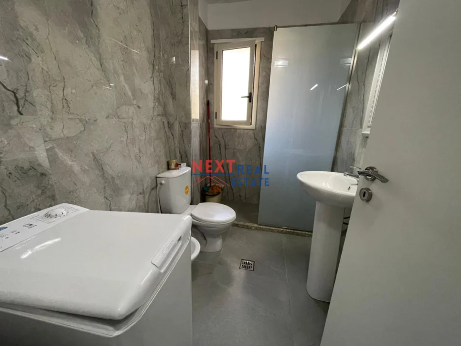 Vlore, shitet garsonier 1+1+Ballkon , 39 m² 85.000 € (LUNGOMARE)