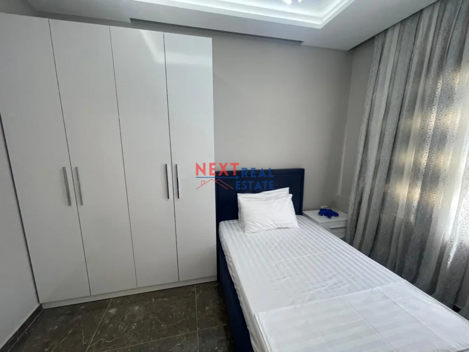 Vlore, jepet me qera apartament 3+1+Ballkon , 220 m² 1.000 € (KOMBINATI I PESHKUT)