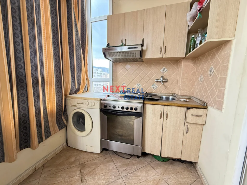 Vlore, jepet me qera apartament 2+1+Ballkon Kati 6, 300 € (TRANSBALLKANIKE)