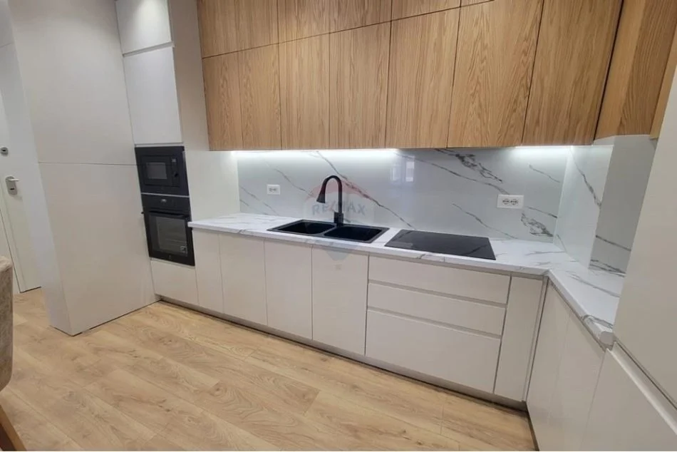 jepet me qera , 80 m² 1.000 € (2+1 me Qira perball Deliorgjit)