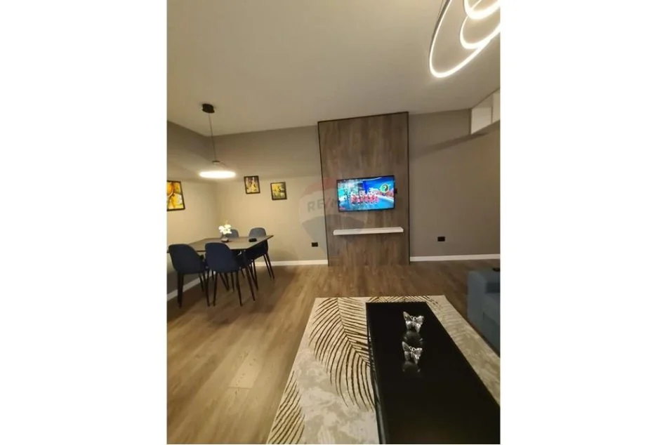 jepet me qera , 62 m² 600 € (Apartament 1+1 per qira te Rruga e Kavajes)