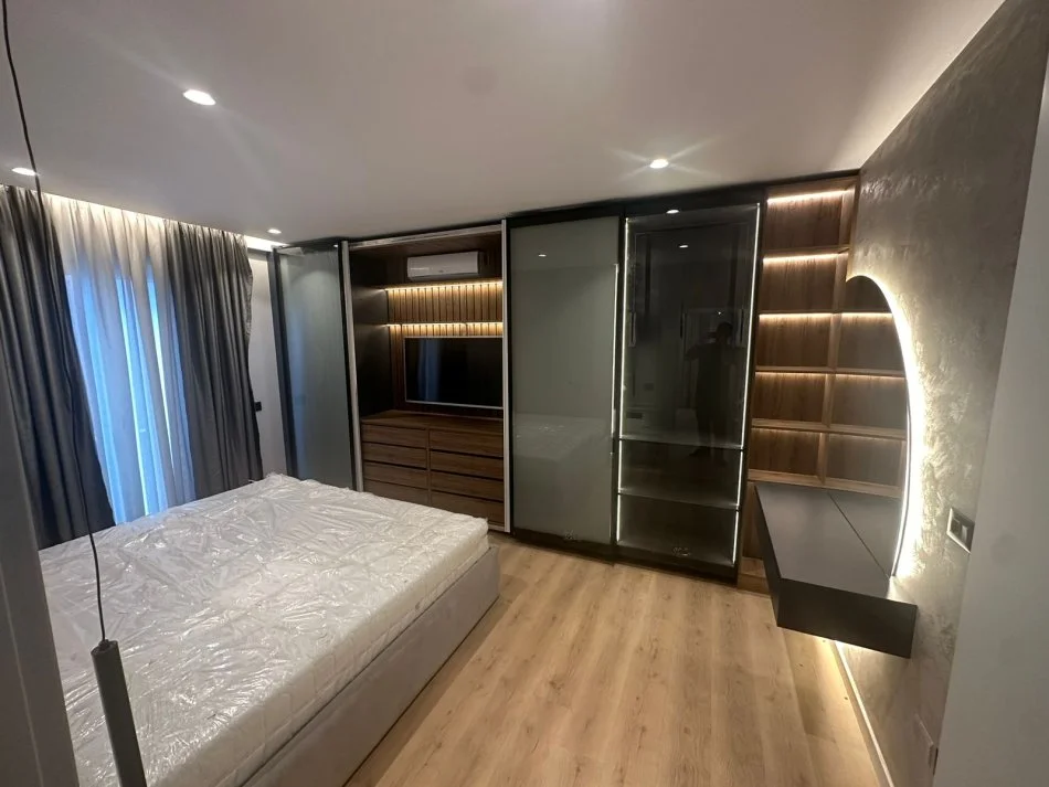 Tirane, shitet apartament 2+1+Ballkon Kati 3, 126 m² 350.000 € (Liqeni i thate)