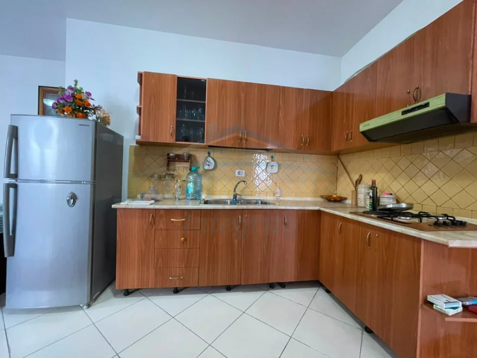 Tirane, jepet me qera apartament 2+1 Kati 2, 92 m² 700 € (KOMPLEKSI HALILI , Rruga e Dibres)