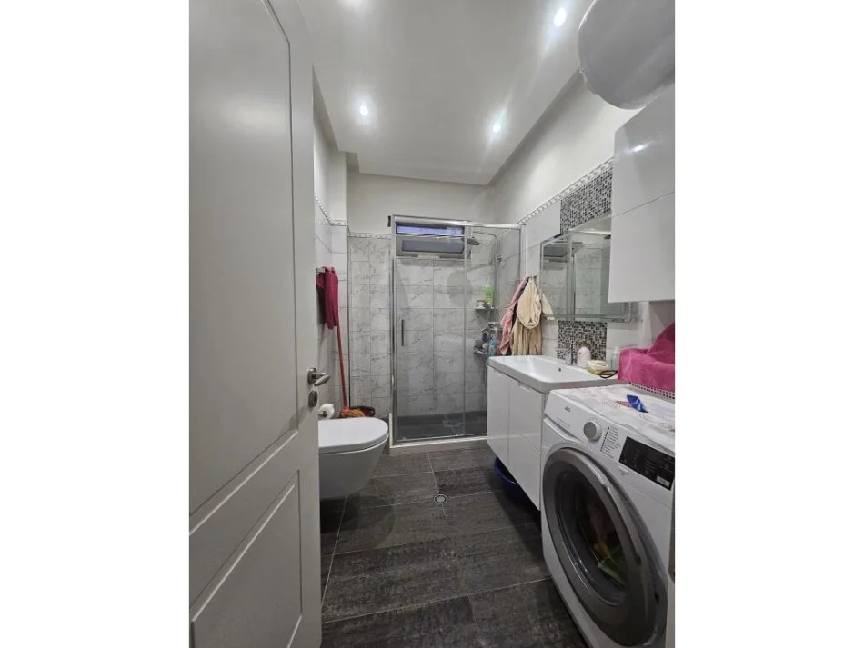 Tirane, jepet me qera apartament 2+1+Aneks+Ballkon , 103 m² 450 € (Misto Mame)