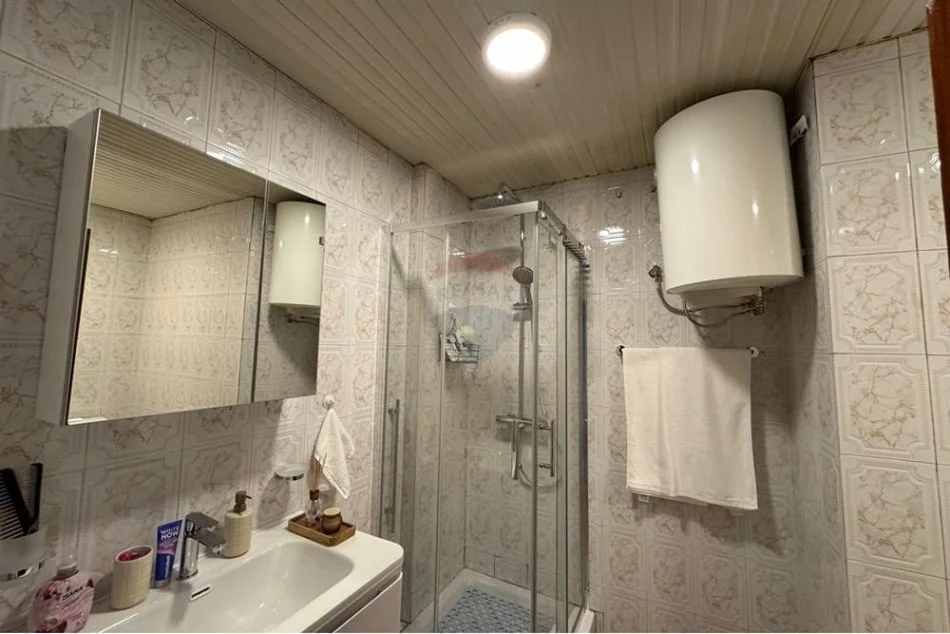 Tirane, jepet me qera apartament 2+1+Aneks+Ballkon Kati 4, 98 m² 1.100 € (Blloku)