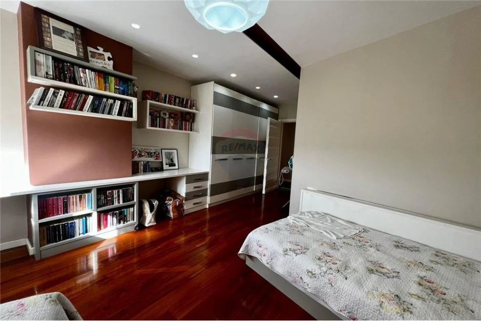 Tirane, jepet me qera apartament 2+1+Aneks+Ballkon Kati 3, 133 m² 1.000 € (Don Bosko)