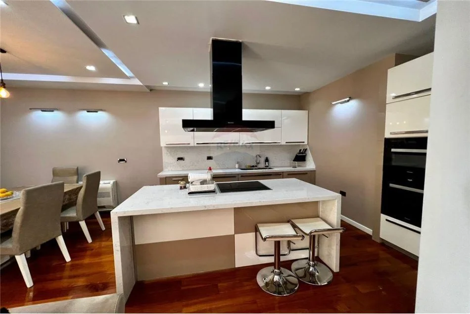Tirane, jepet me qera apartament 2+1+Aneks+Ballkon Kati 3, 133 m² 1.000 € (Don Bosko)