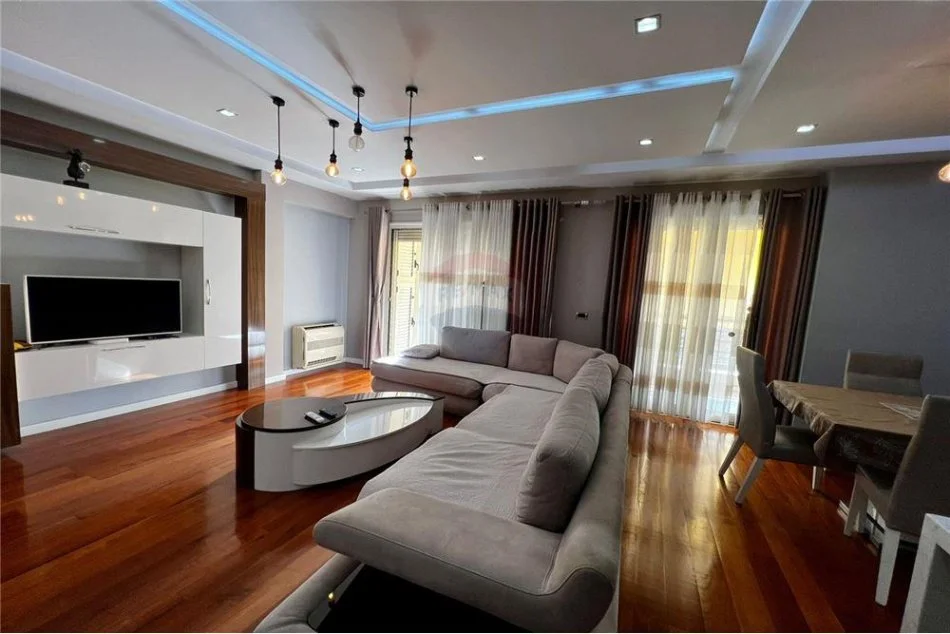 Tirane, jepet me qera apartament 2+1+Aneks+Ballkon Kati 3, 133 m² 1.000 € (Don Bosko)