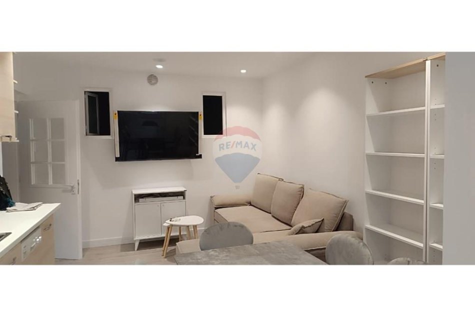 Tirane, jepet me qera apartament 1+1 Kati 2, 60 m² 580 € (Rruga Mine Peza)