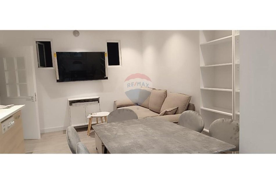Tirane, jepet me qera apartament 1+1 Kati 2, 60 m² 580 € (Rruga Mine Peza)