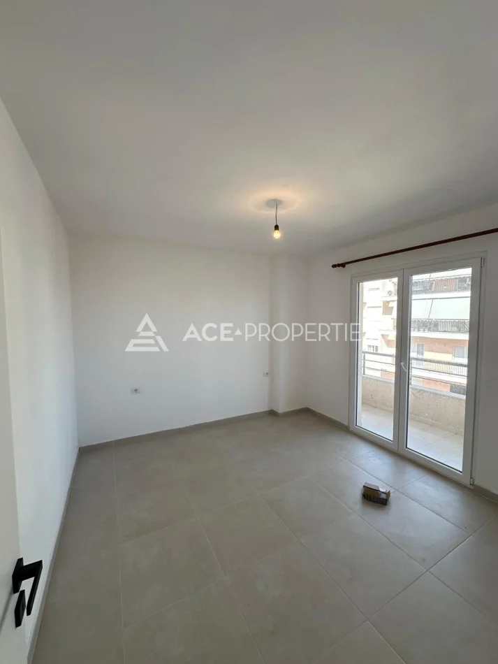 Durres, jepet me qera apartament 2+1+Ballkon Kati 4, 85 m² 400 € (Prane Zjarrfikses,Durres)