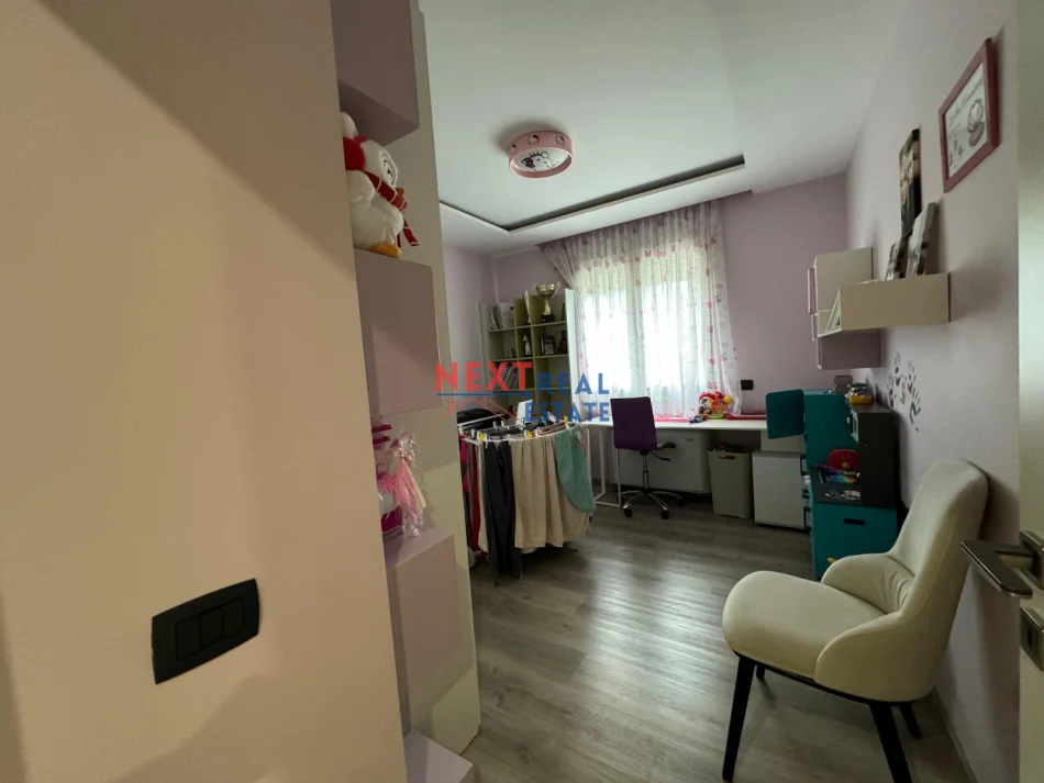 Vlore, shitet apartament 3+1+Aneks+Ballkon , 204 m² 612.000 € (LUNGOMARE)