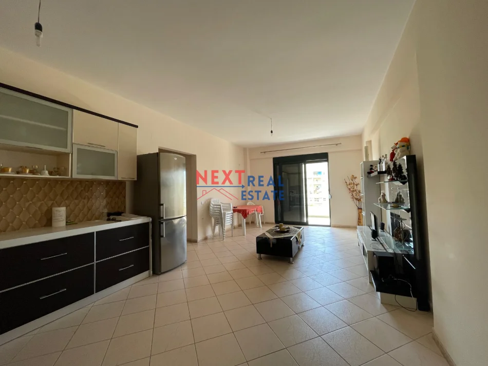 Vlore, jepet me qera apartament 2+1+Ballkon , 113 m² 450 € 