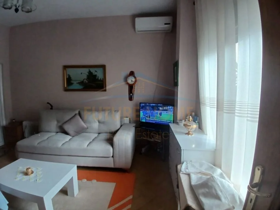 Shkozet, jepet me qera shtepi , 256 m² 2.000 € (Durres)
