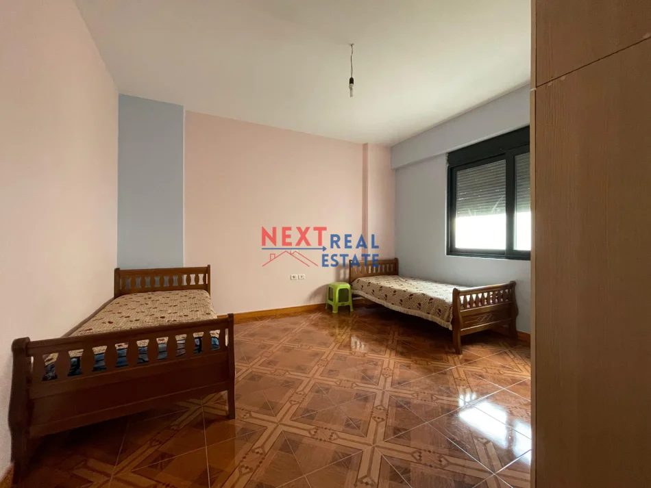 Vlore, jepet me qera apartament 2+1+Ballkon , 113 m² 450 € 