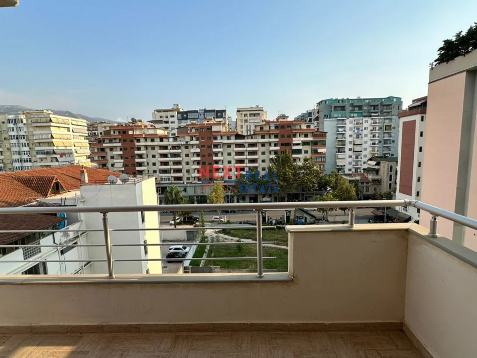Vlore, jepet me qera apartament 2+1+Ballkon , 500 € (VLORE)