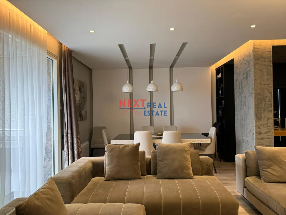 Vlore, shitet apartament 3+1+Aneks+Ballkon , 204 m² 612.000 € (LUNGOMARE)