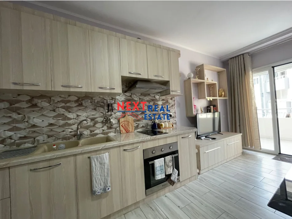 Vlore, jepet me qera apartament 1+1+Ballkon , 500 € 