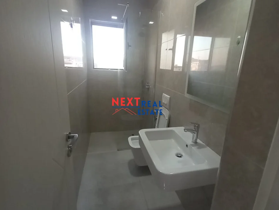 Vlore, jepet me qera shtepi 2+1+Ballkon , 500 € 