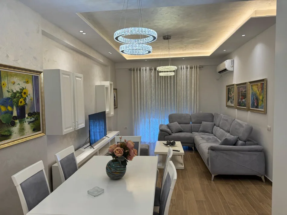 Tirane, jepet me qera apartament 2+1+Aneks+Ballkon Kati 4, 90 m² 600 € (YZBERISHT KOMPLEKSI GOLDEN PARK)