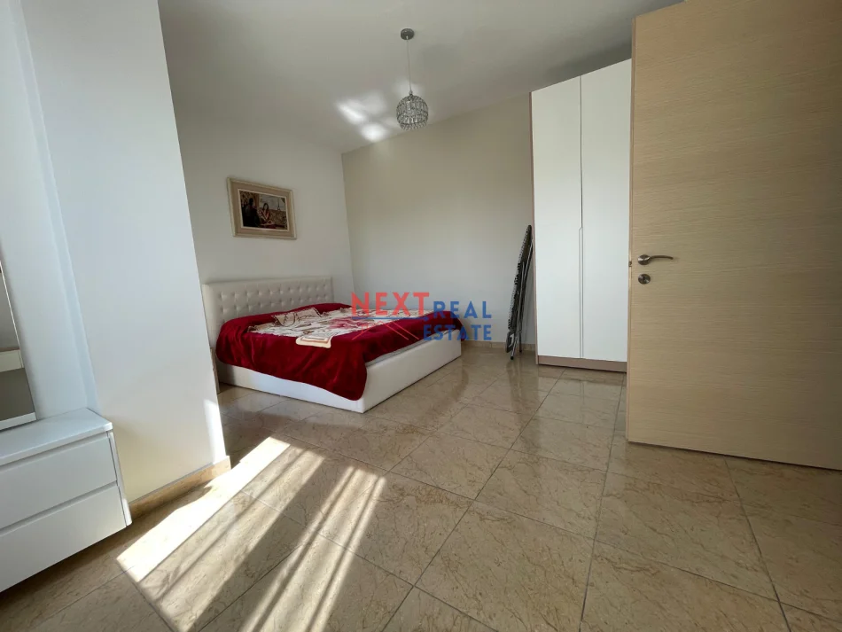Vlore, jepet me qera apartament 1+1+Ballkon , 600 € (LUNGOMARE)
