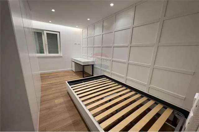 Tirane, jepet me qera apartament 2+1+A+BLK Kati 1, 130 m² 1.300 Euro (Bllok)