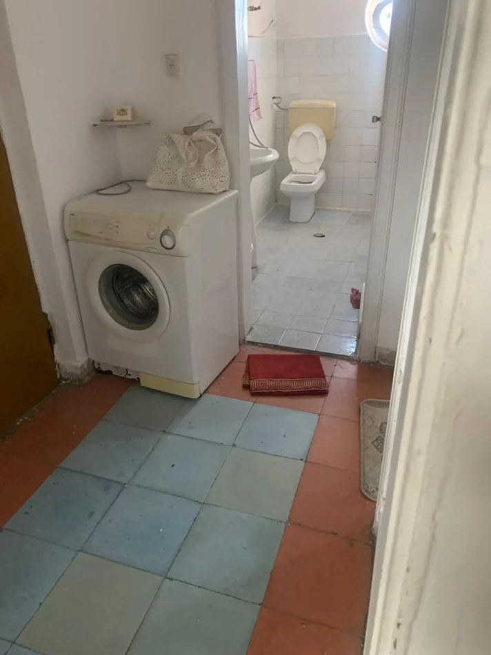 Tirane, jepet me qera apartament 2+1+Ballkon Kati 3, 87 m² 450 € (ne rrugen e Dibres tek Medreseja Tirane.)