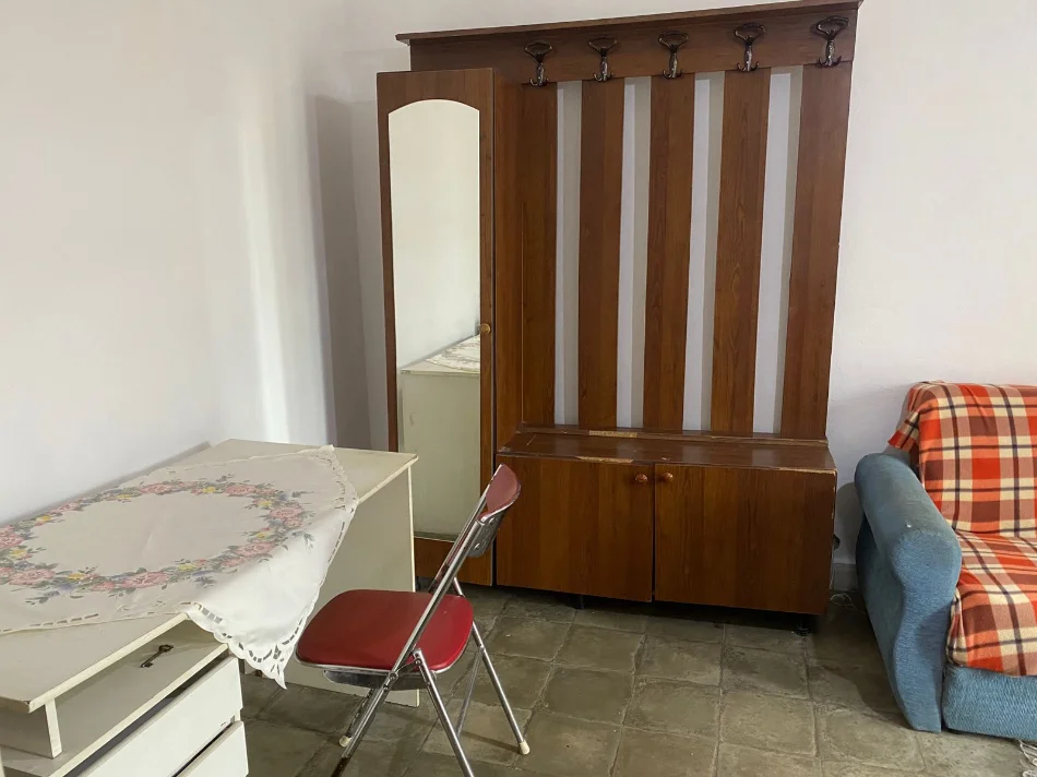 Tirane, jepet me qera apartament 2+1+Ballkon Kati 3, 87 m² 450 € (ne rrugen e Dibres tek Medreseja Tirane.)