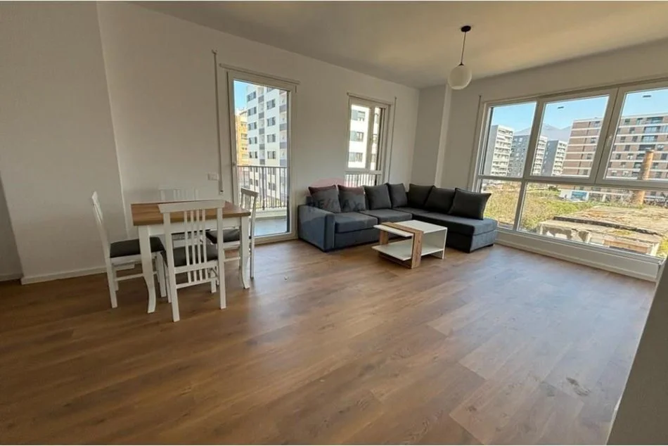 Tirane, jepet me qera apartament 2+1+Ballkon Kati 4, 99 m² 800 € 