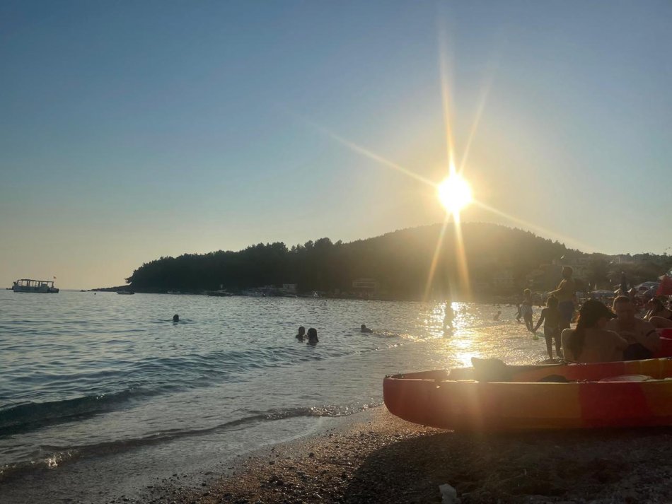 Himare, jepet me qera apartament 1+1+Ballkon Kati 2, 60 m² 40 €/nata  (Spitali i Himares)