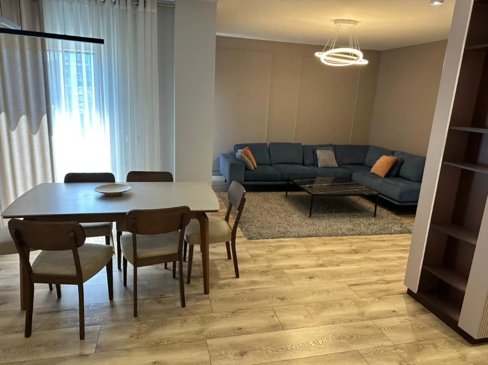 Tirane, jepet me qera apartament 2+1+Ballkon Kati 5, 100 m² 1.000 € (Quatrium Residence, Don Bosko, Tiranë)