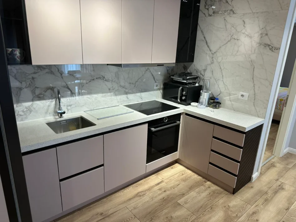 Tirane, jepet me qera apartament 2+1+Ballkon Kati 5, 100 m² 1.000 € (Quatrium Residence, Don Bosko, Tiranë)