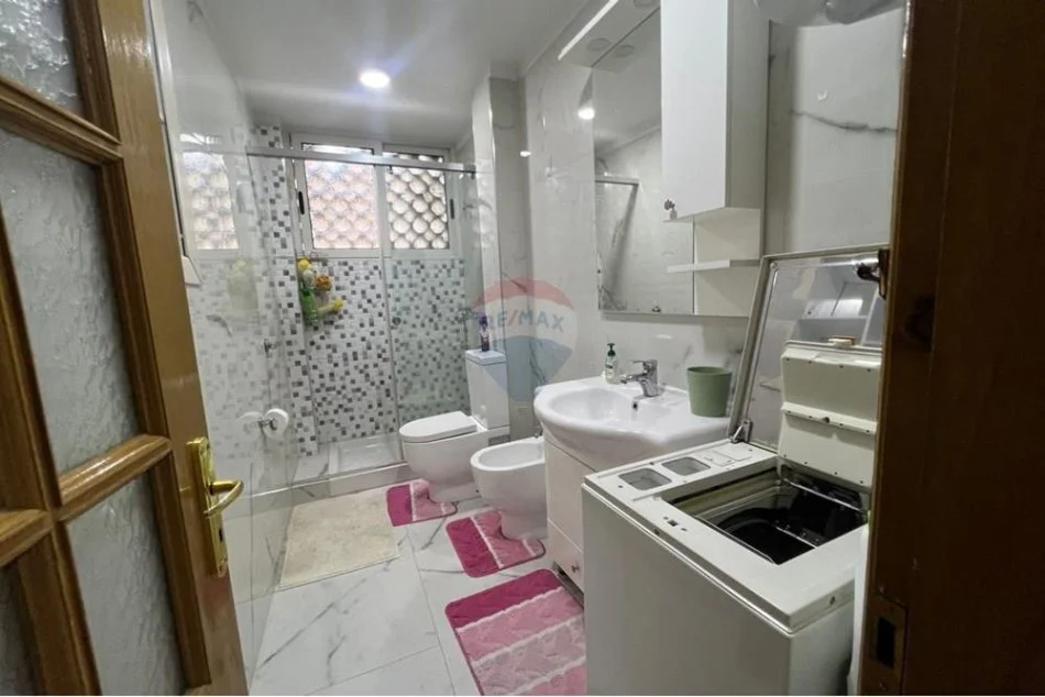 Tirane, jepet me qera apartament 3+1+Ballkon Kati 3, 100 m² 800 € 