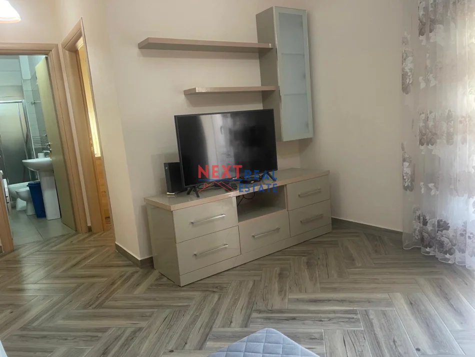 Vlore, jepet me qera apartament 1+1+Aneks+Ballkon , 450 € (BULEVARDI VLORE SKELE)