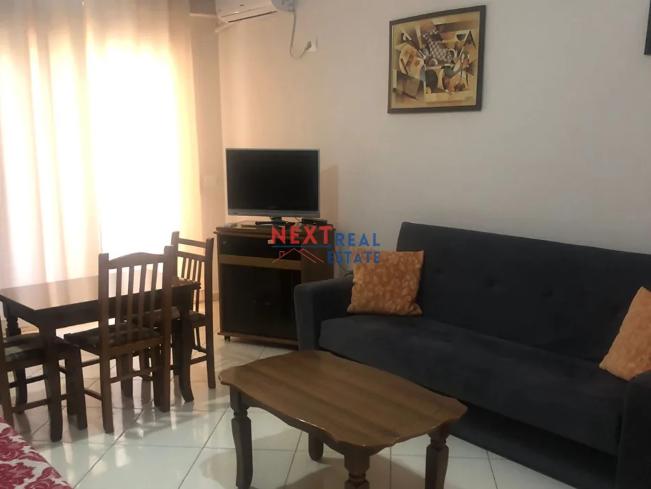 Vlore, jepet me qera apartament 1+1+Ballkon Kati 9, 350 € (LUNGOMARE)