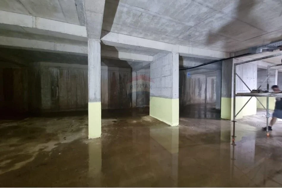Tirane, shitet garazh | post parkimi Kati -2, 37 m² 35.000 € (Rruga e Durresit)
