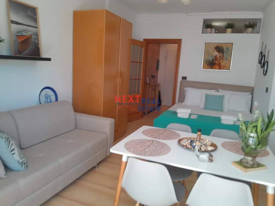 Vlore, jepet me qera garsonier 1+1+Ballkon , 40 m² 400 € (LUNGOMARE)