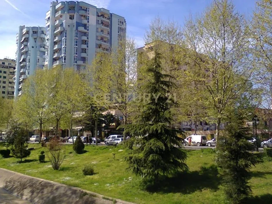 Tirane, shitet apartament 2+1+Ballkon Kati 8, 112 m² 305.000 € (Ish Ekspozita !)