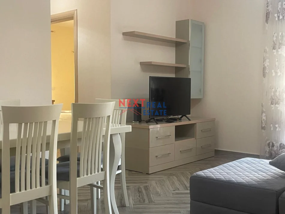 Vlore, jepet me qera apartament 1+1+Aneks+Ballkon , 450 € (BULEVARDI VLORE SKELE)