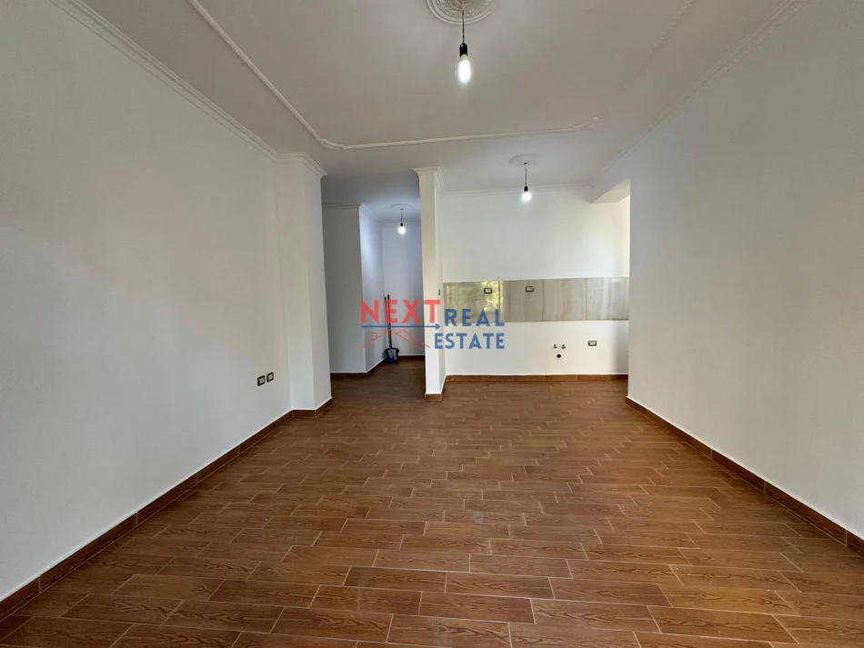 REZERVO PRONEN VETEM ME 500€! Vlore, shitet apartament 2+1+Ballkon , 106 m² 200.000 € (LUNGOMARE)
