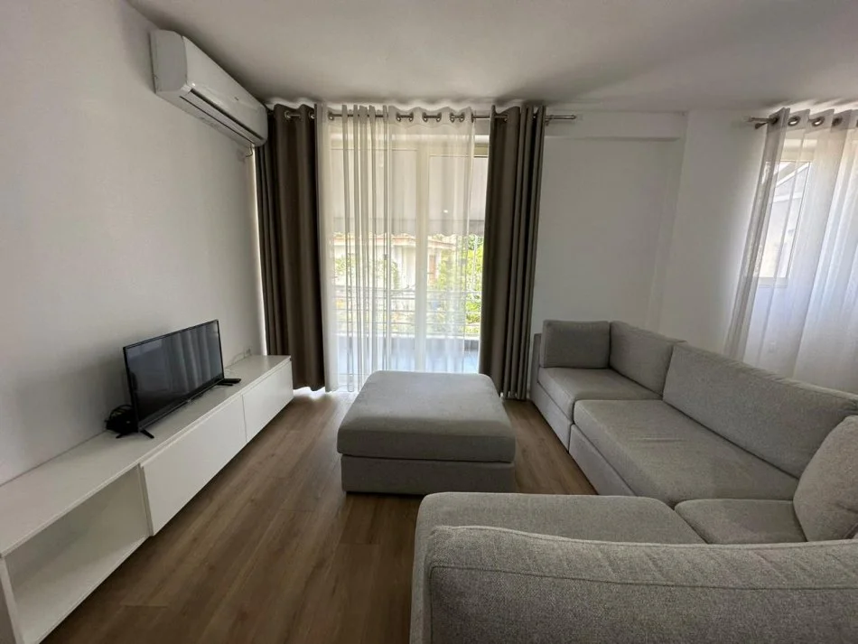 Tirane, jepet me qera apartament 2+1+Ballkon Kati 3, 81 m² 380 € (Shkoze)