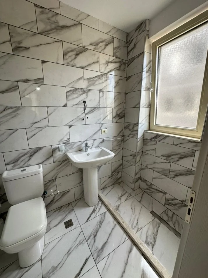 Tirane, jepet me qera apartament 2+1+Ballkon Kati 3, 81 m² 380 € (Shkoze)